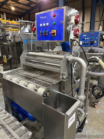 600 mm täckningsmaskin med kraftig pump. GEA CFS WetCoater 600