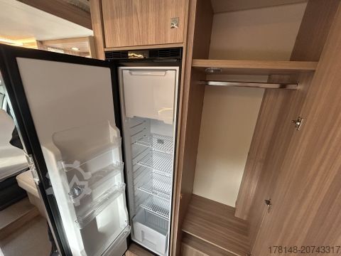 Напівінтегрований кемпер Bürstner Limited T 660