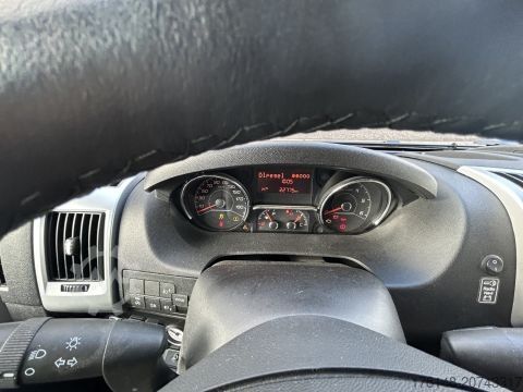 Напівінтегрований кемпер Bürstner Limited T 660