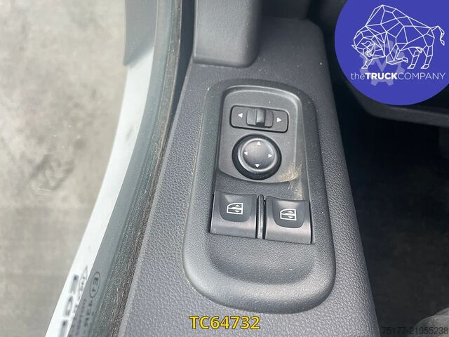 Piattaforma di sollevamento Renault Master 130.35 nacelle socage