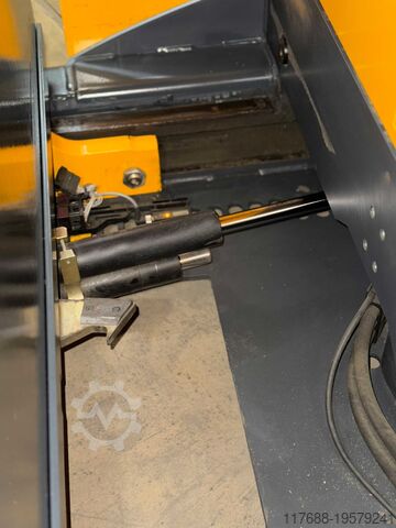Reach trucks Jungheinrich ETV 320 - Service Neu - Batterie 80% - 11.51M Hub -2t