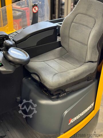 Reach trucks Jungheinrich ETV 320 - Service Neu - Batterie 80% - 11.51M Hub -2t