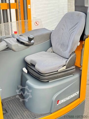 Reach trucks Jungheinrich ETV 320 - Service Neu - Batterie 80% - 11.51M Hub - 2t