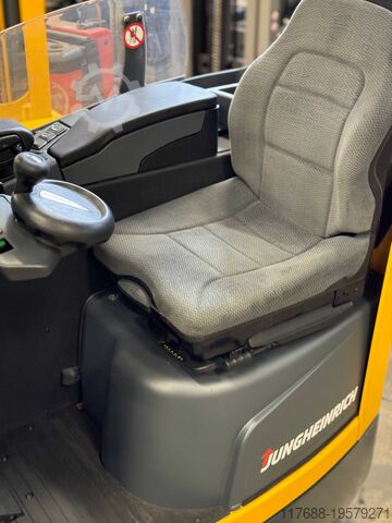 Reach trucks Jungheinrich ETV 320 - Service Neu - Batterie 80% - 11.51M Hub - 2t