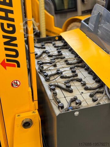 Reach trucks Jungheinrich ETV 320 - Service Neu - Batterie 80% - 11.51M Hub - 2t