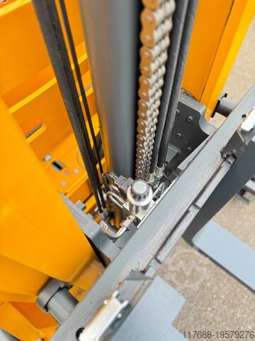 Reach trucks Jungheinrich ETV 320 - Service Neu - Batterie 82% - 11.51M Hub -2t