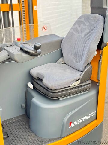 Reach trucks Jungheinrich ETV 216 - Service Neu - 8,72m Hub - Batterie 80% - 8,72m