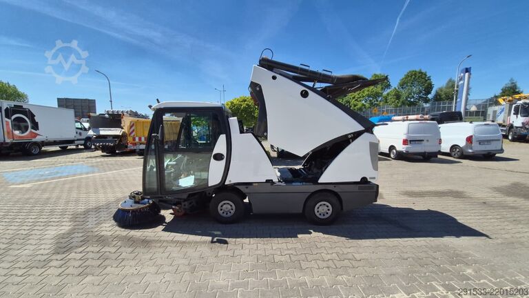 Autovehicul de măturat Johnston C200/201 - Compact Sweeper