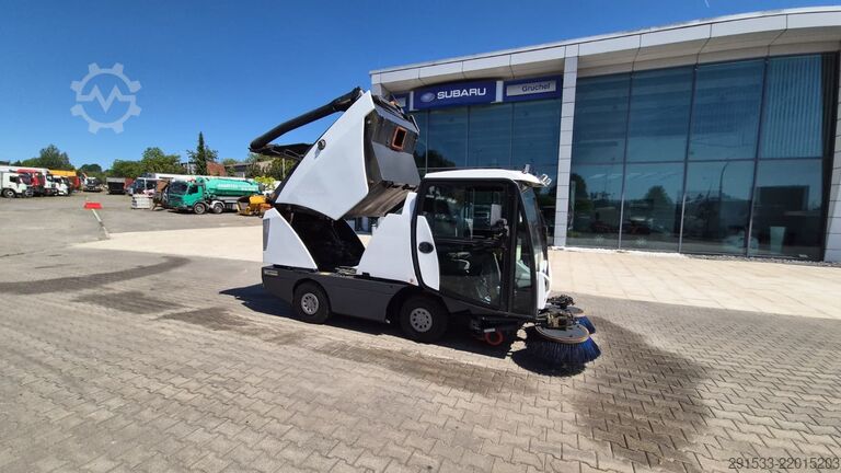 Autovehicul de măturat Johnston C200/201 - Compact Sweeper