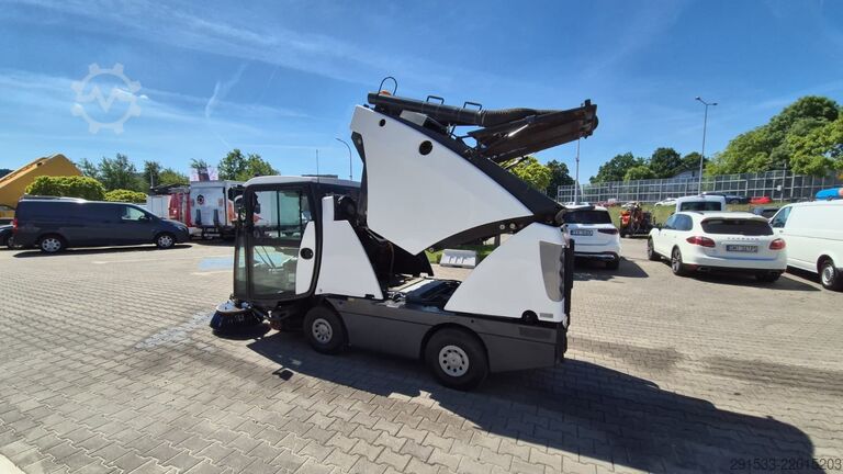 Autovehicul de măturat Johnston C200/201 - Compact Sweeper