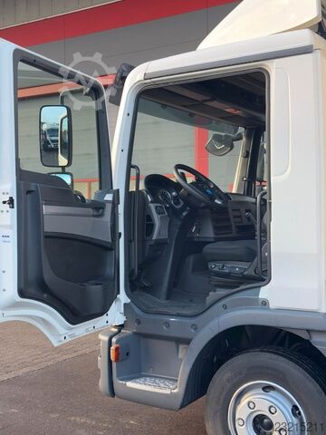 Фургон (грузовой автомобиль) MAN TGL 10.220 4x2 BL Koffer/LBW/EBA/LGS