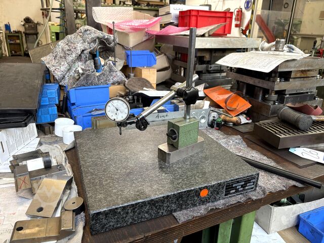 গ্রানাইট মেজারিং প্লেট সহ উচ্চতা পরিমাপক ঘড়ি Granite Measuring Plate with Dial Gauge