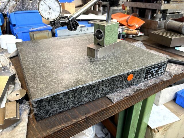 গ্রানাইট মেজারিং প্লেট সহ উচ্চতা পরিমাপক ঘড়ি Granite Measuring Plate with Dial Gauge