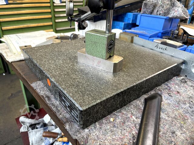 গ্রানাইট মেজারিং প্লেট সহ উচ্চতা পরিমাপক ঘড়ি Granite Measuring Plate with Dial Gauge