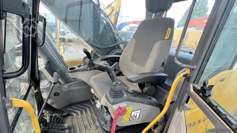 багер на вериги Volvo EC 300 D L