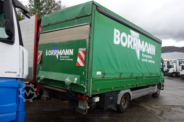 Kamion sa ravnom platformom i ceradom MERCEDES-BENZ 922 L Schiebeplane