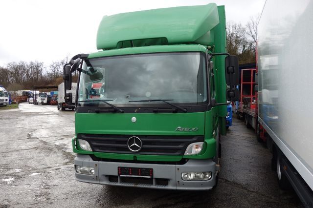 Kamion sa ravnom platformom i ceradom MERCEDES-BENZ 922 L Schiebeplane