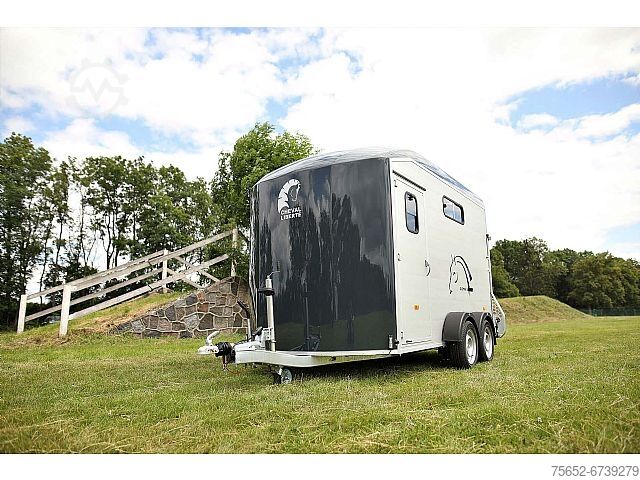 Remolque para caballos Cheval Liberté Maxi 2 Schrägsteher Sattelraum