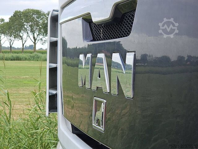 حقيبة سفر MAN 26.440 TGX 6X2 TAILLIFT