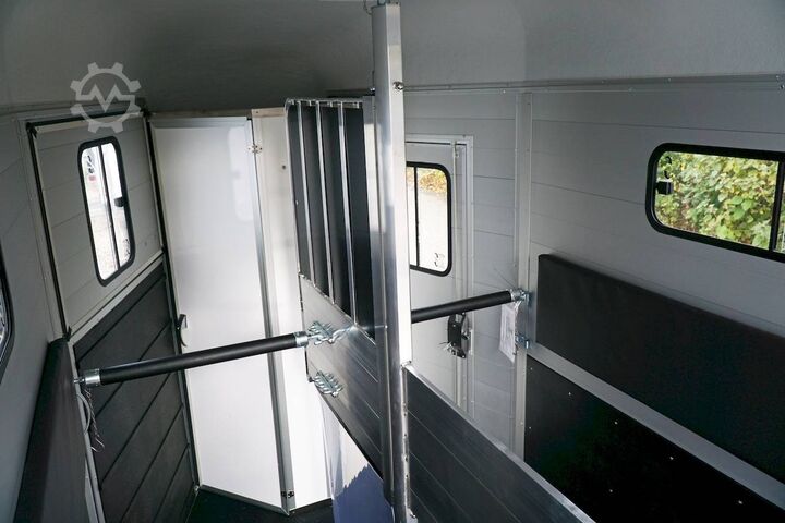 Przyczepa do przewozu koni Cheval Liberte TOURING COUNTRY PREMIUM +SK 320X167X230CM 2600KG