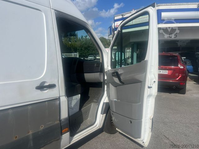 Ван с висока покривка MERCEDES-BENZ Sprinter II Kasten 213 L2H2 Tüv 26/10 Motorschad