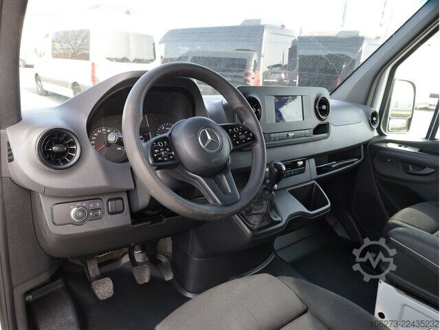 Varevogn Mercedes-Benz Sprinter 317 CDI Kombi,Rollstuhllift,8Sitze