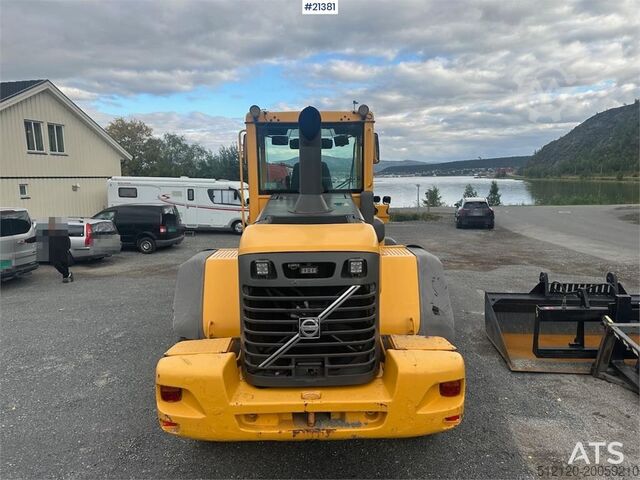 Wheel loader Volvo L90E wheel loader. WATCH VIDEO.