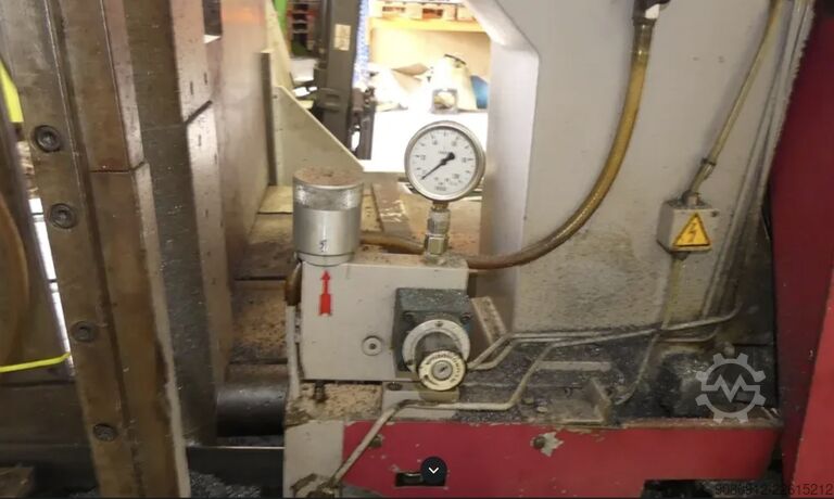 Yatay açılı şerit testere BEHRINGER 530/1104 GA