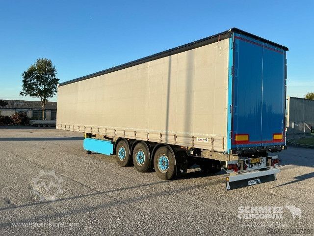 Nyitott ponyvás félpótkocsi Schmitz Cargobull Curtainsider Standard