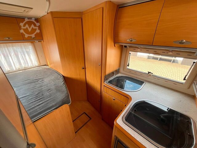 Xe căm trai bán tích hợp CRISTALL H 620 - Festbett - Solar - Klima - Markise