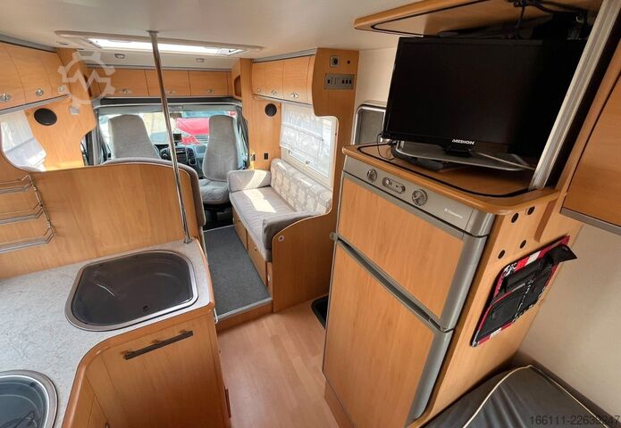 Xe căm trai bán tích hợp CRISTALL H 620 - Festbett - Solar - Klima - Markise