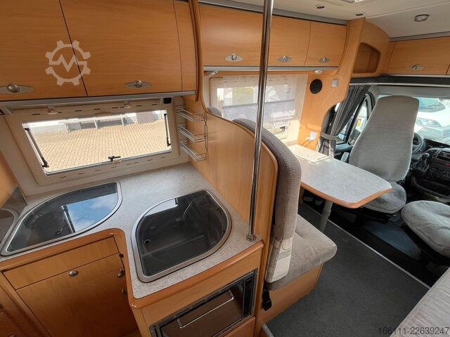 Xe căm trai bán tích hợp CRISTALL H 620 - Festbett - Solar - Klima - Markise