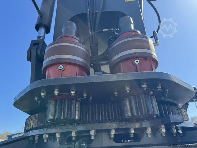 पूरा कंटेनर स्टेकर तक पहुँचता है Kalmar DRG450-60S5