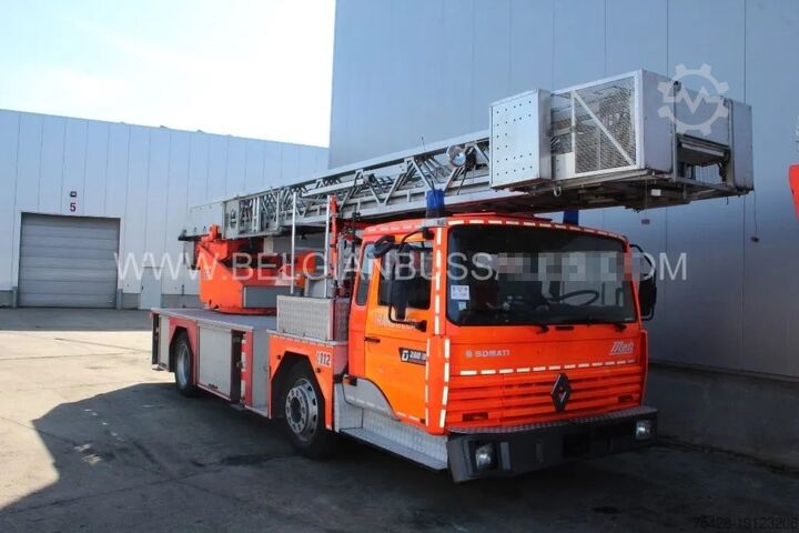 Carro de bombeiros Renault METZ /Corpo de bombeiros /Camião de bombeiros /Bombardeiros/ Pompiers Renault Brandweerwagen METZ /Feuerwehr / Firetruck / Bo...