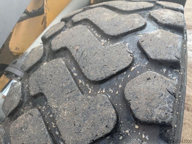Ngarkues me rrota VOLVO L 90 F
