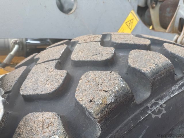 Ngarkues me rrota VOLVO L 90 F