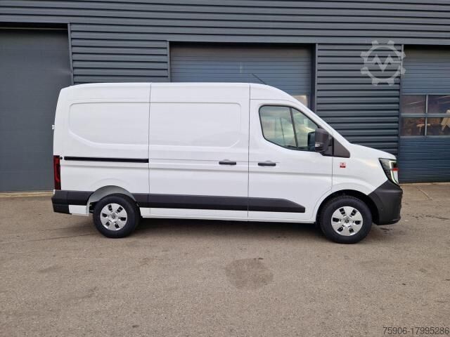 Transporter mit Koffer Renault Master L2H2