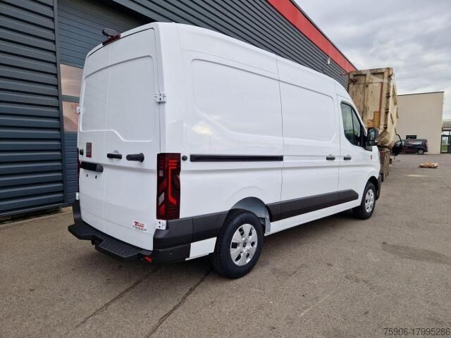 Transporter mit Koffer Renault Master L2H2