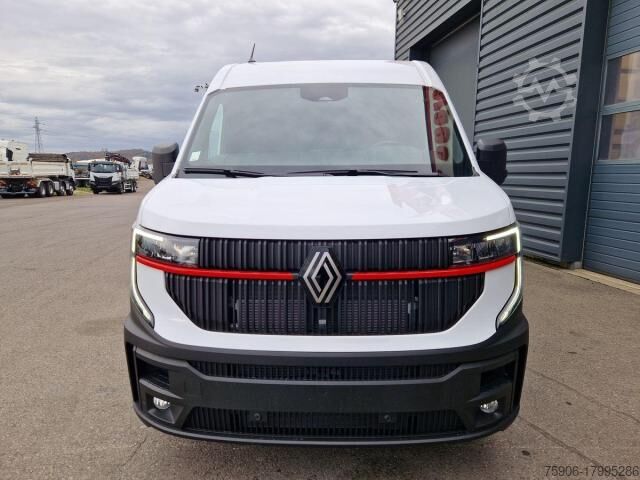 Transporter mit Koffer Renault Master L2H2