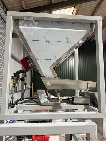 Linear weigher ActionPac Scales & Automation ME109CM Manual Weigh and Pack System