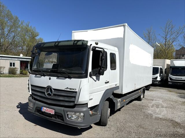 Transporter chassis med liftbagende Mercedes-Benz Atego 821 L, FFH 6 Sitzer