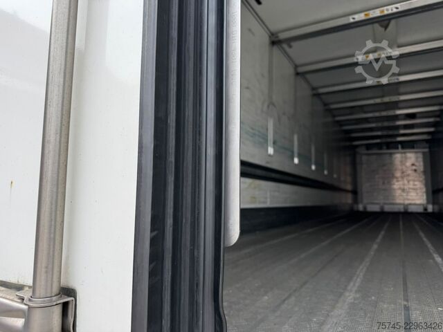 Rơ-moóc lạnh SCHMITZ CARGOBULL SCB*S3T * DOPPELSTOCK * LIFTACHSE * 2,50 M BREIT