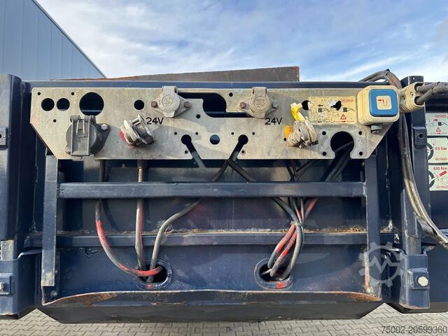 Carregador baixo Nooteboom MCO-48-03V 3-axle lowloader / 3x hydraulic stee...