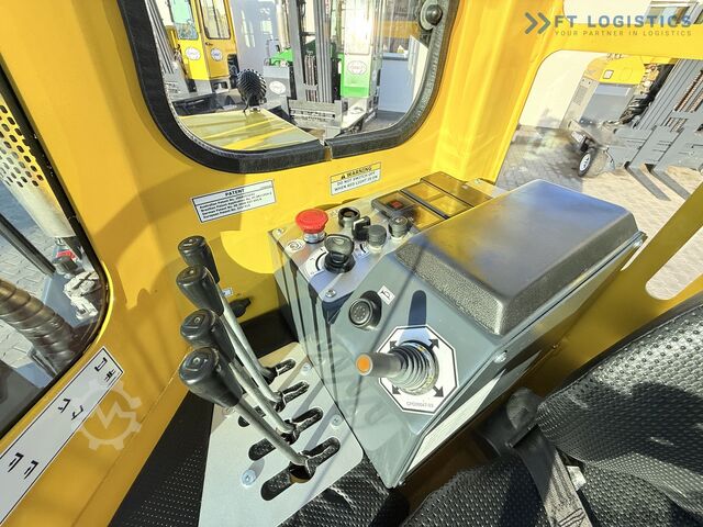 Xe nâng bốn chiều Combilift C3000 GAS TRIPLEX 4900 FREE LIFT CABIN