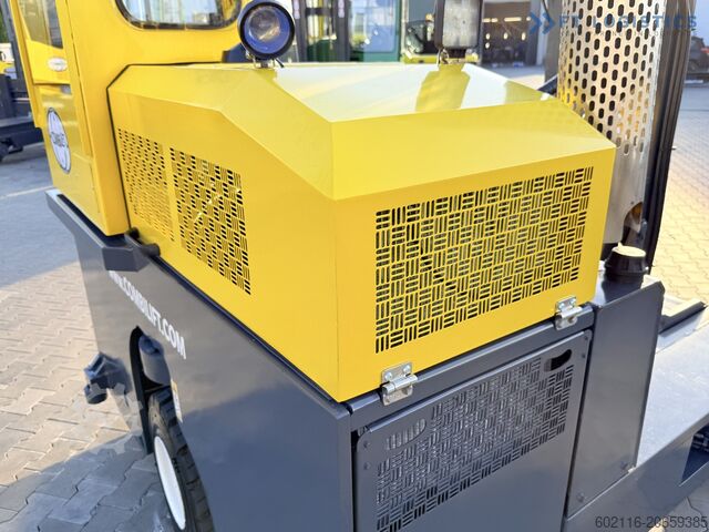 Xe nâng bốn chiều Combilift C3000 GAS TRIPLEX 4900 FREE LIFT CABIN