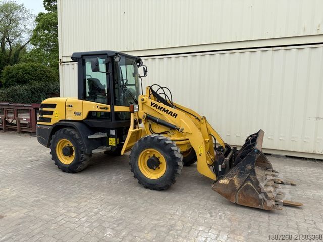 휠로더 YANMAR V70S Schwenklader / 2017 BJ / Schaufel + Gabel