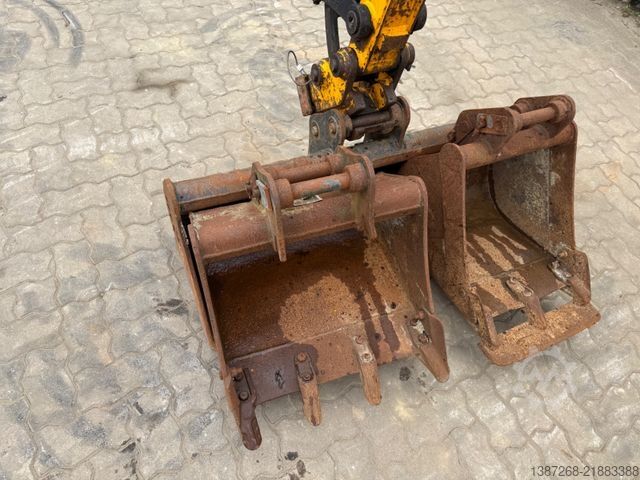 Minigraver JCB 8026 CTS / 2021 BJ / 1.589 H / 3 x Löffel