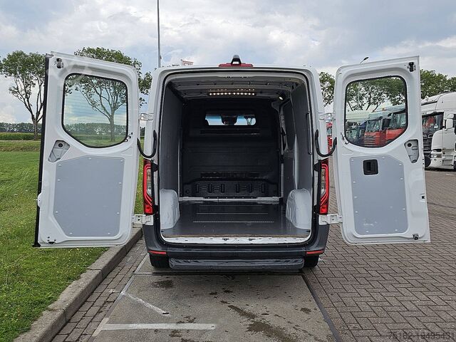 عربة ستيشن واغن ذات سقف مرتفع MERCEDES-BENZ SPRINTER 314 L1H1 Mbux10 LED Eur6