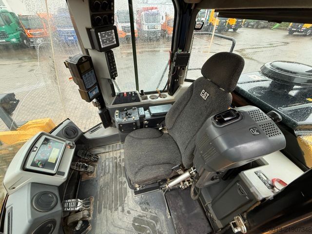 Utovarivač na točkovima CATERPILLAR 950M Radlader *Waage *19,2 Tonnen *13.384