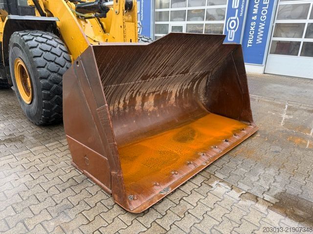Utovarivač na točkovima CATERPILLAR 950M Radlader *Waage *19,2 Tonnen *13.384
